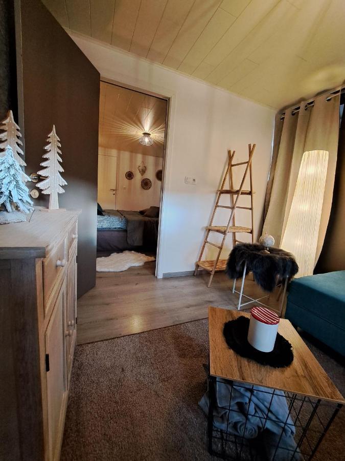 Aux Champs Des Cloches Apartamento Houffalize Exterior foto